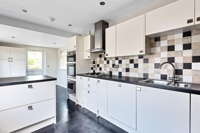 28, Long Mynd Avenue, Cheltenham photo 2