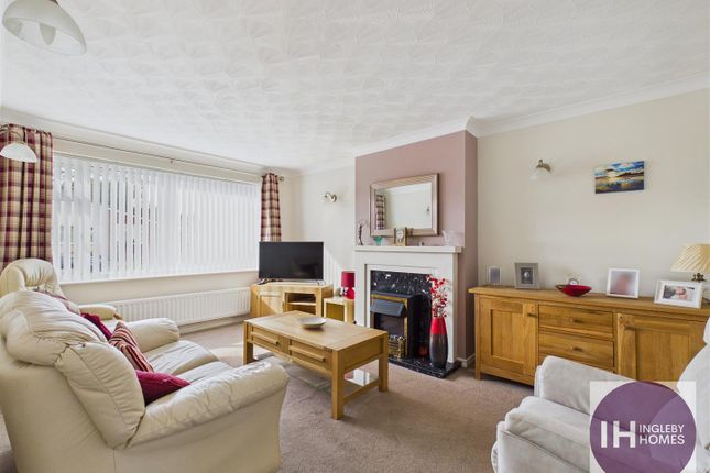 59, Grisedale Crescent, Yarm photo 3