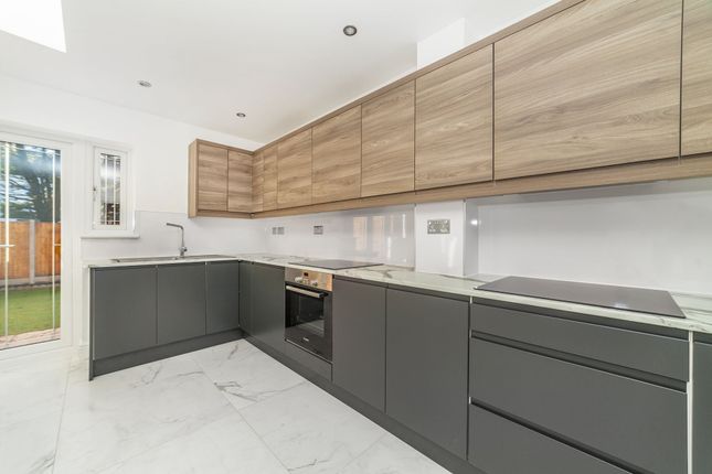 31 Sandyhill Road, Ilford photo 4