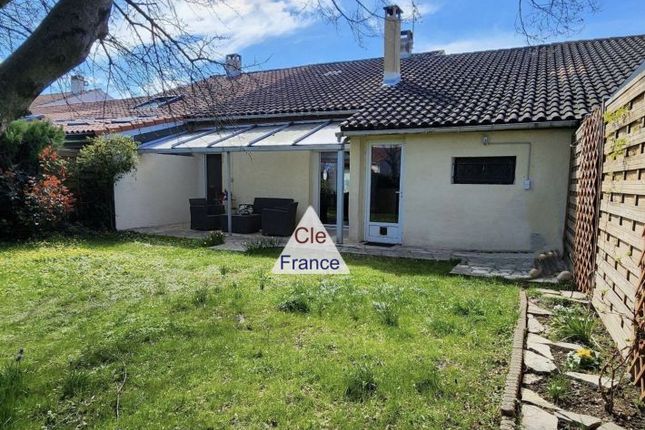Detached house for sale in Saint-Jean, Midi-Pyrenees, 31240, France