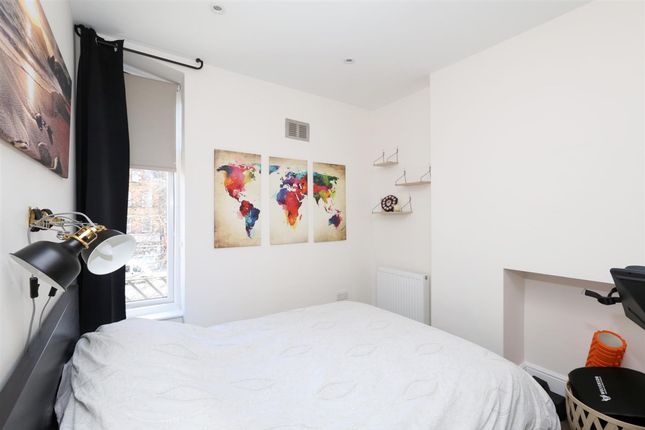 Flat 4, Woodman Apts, London photo 4
