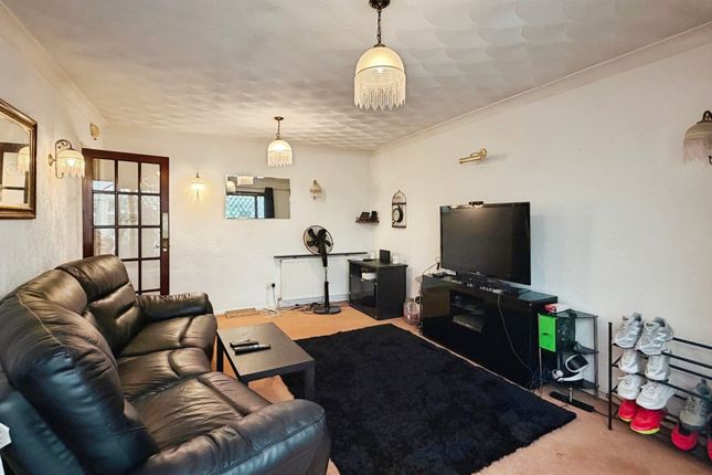 10, Beacon Way, Clacton-On-Sea photo 2