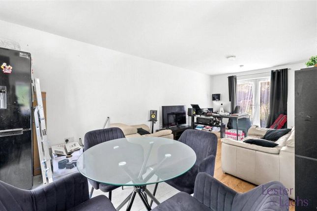 93, Sheffield Drive, Romford photo 4