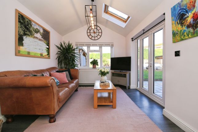 7, Hatt Close, Moulton photo 3