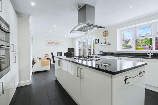 22 Pern Drive, Southampton photo 2