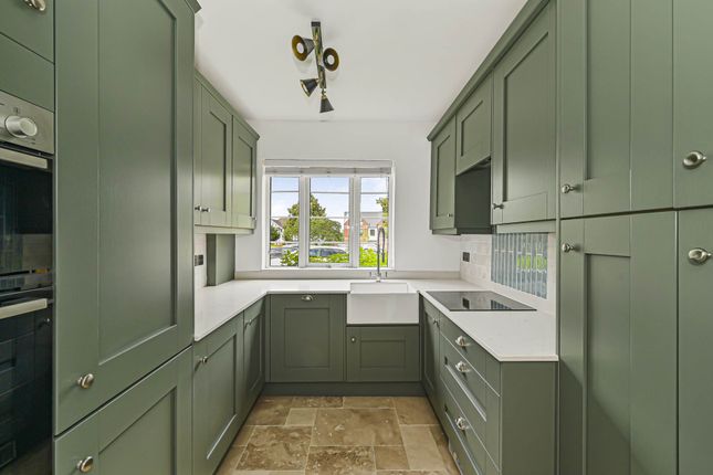 38 Edmonscote, Cleveland Road, London photo 2