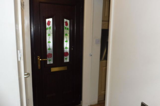 25, Shroggs Head Close, Darfield photo 3