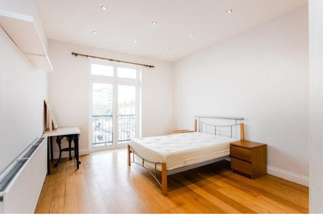 Flat to rent in Camden Road, London