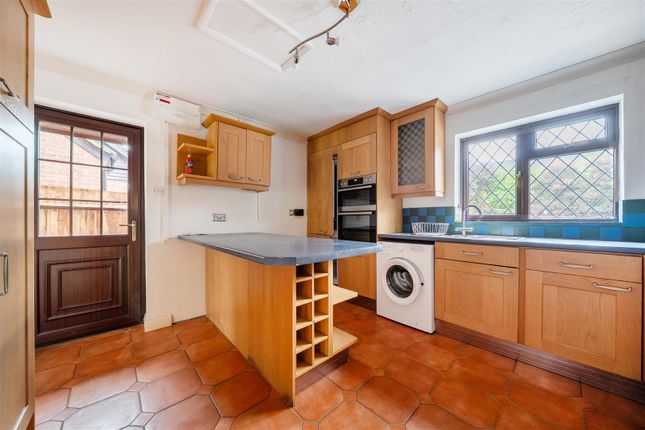 11, Borderside, Yateley photo 4