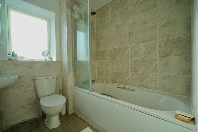 302d00Ae-4501-44Ab-Bc13-8Cf7A28Ef525