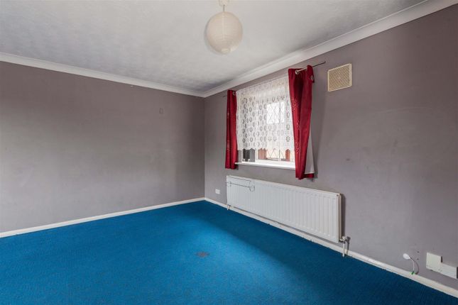 14, Flamborough Spur, Slough photo 3