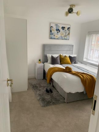 Room 1, 18, The Turnstones, Watford photo 2
