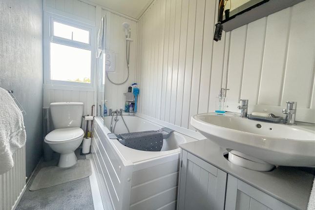 Mobile/park home for sale in Meadow View Park, St. Osyth Road, Little Clacton, Clacton-On-Sea