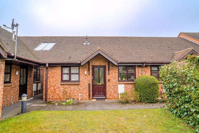 2-bed bungalow on 10, Woodleigh, Nottingham, £135,950