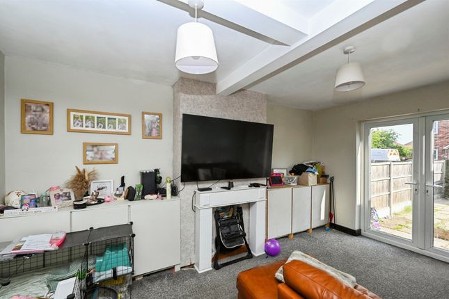 3, Woodside Place, Chesterfield photo 3
