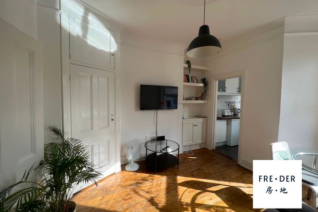 Flat 14 The Park, London photo 3