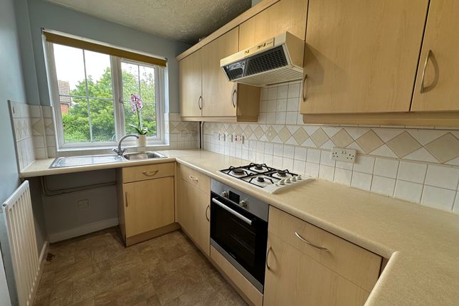 34 Kingfisher Way, Stowmarket photo 3