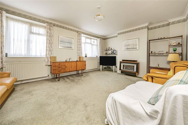 218, Stroud Crescent, London photo 3