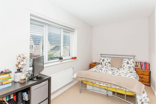 Town house for sale in Firefly Road, Upper Cambourne, Cambridge