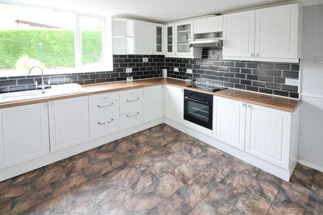 9, Beechwood Glade, Leeds photo 3