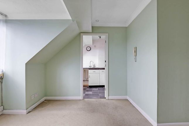13-56A4Jhhgll - 6 Kestrell House - 37-Small