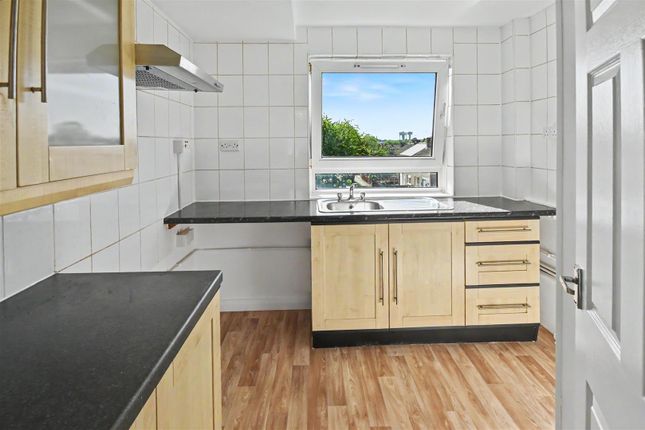 11, Thoresby Court, Corby photo 2