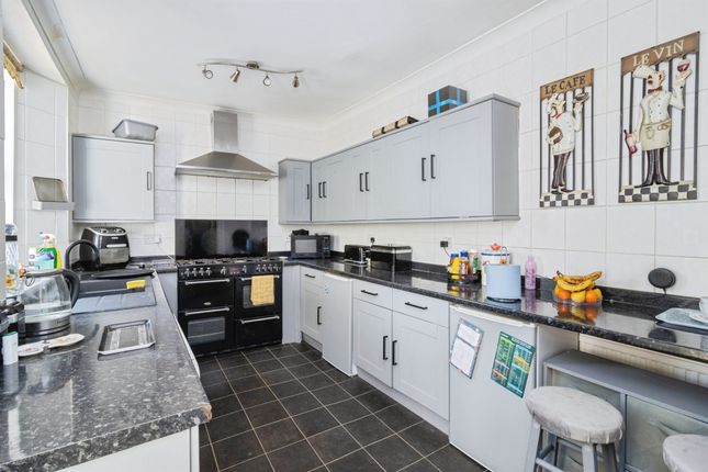 24, Hatfield Road, Torquay photo 2