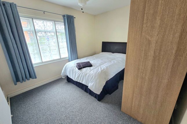 37 Tondu Road, Bridgend photo 4