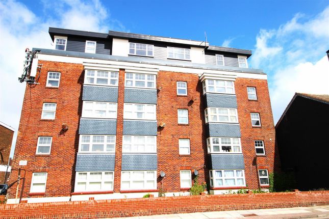 Thumbnail Flat to rent in West Court, Highland Road, Southsea