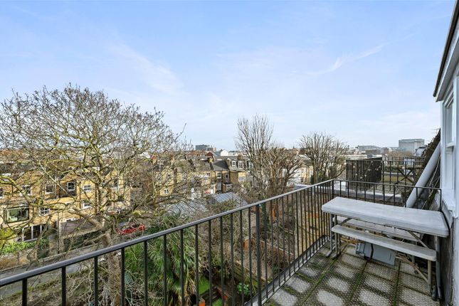 Flat 4, 216, Hammersmith Grove, London photo 4