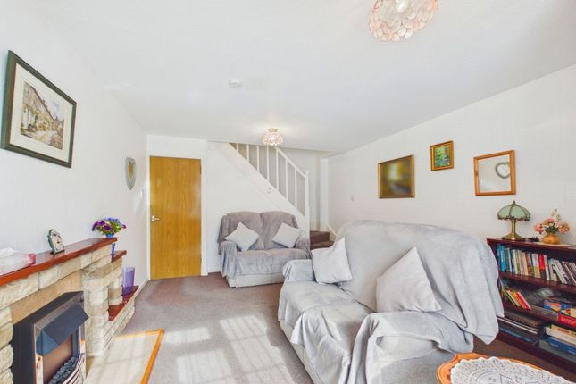 26, Queens Drive, WHITBY photo 2