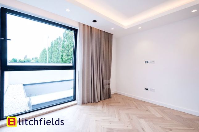 Duplex to rent in Regents Park Road, Finchley