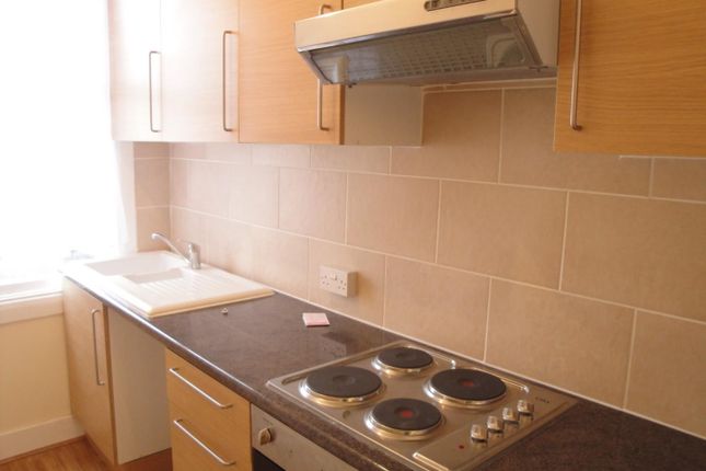 Flat to rent in London Road, Romford