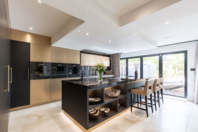 140, Cassiobury Drive, Watford photo 3