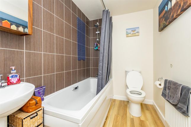 5, Farleigh Court, Chorley photo 4