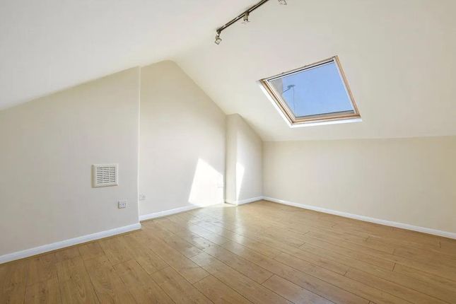 Flat to rent in Bruce Road, Harlesden, London