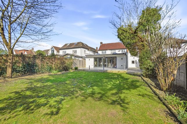29, Courtlands Avenue, Hampton photo 3
