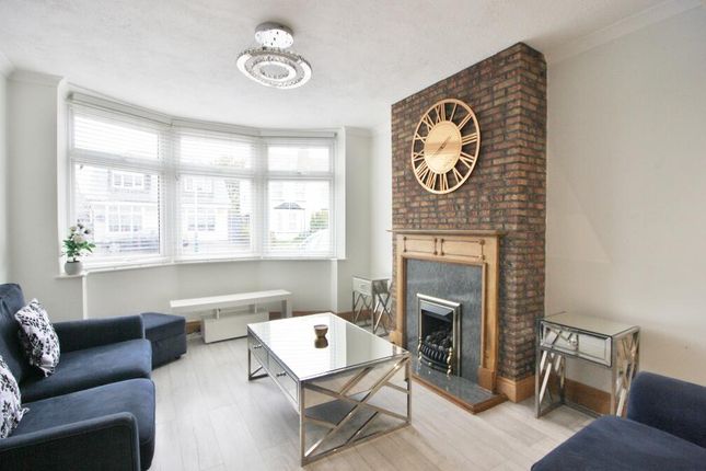 324, Brentwood Road, Romford photo 2