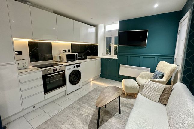 Apt 32, Cheadle House, Cheadle photo 4