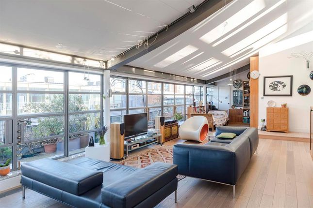 Thumbnail Flat for sale in The Roof Terrace Apartments, Great Sutton Street, London