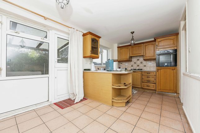 End terrace house for sale in Winchester Gardens, Luton, Bedfordshire