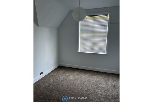 Holyoake Walk, Ealing, London photo 3