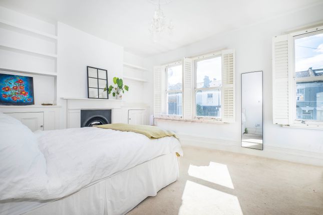 23, Ravenswood Road, London photo 4