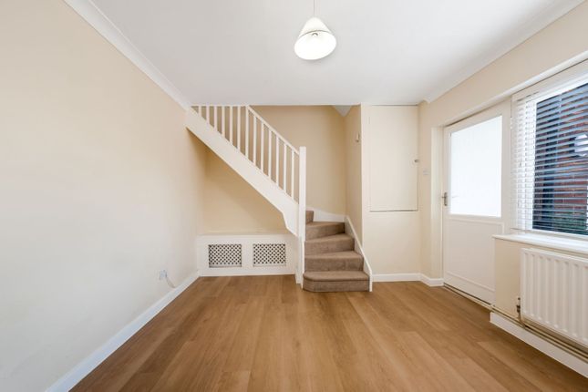75, Bois Hall Road, Addlestone photo 3