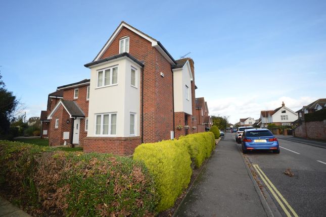Town house to rent in Oliver Road, Pennington, Lymington, Hampshire