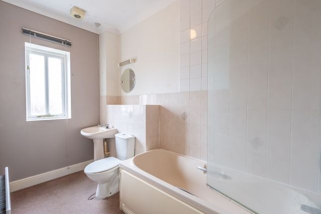 41, Peter Weston Place, Chichester photo 4