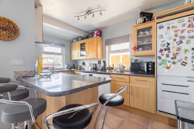 64 Kimberley Road, Lowestoft photo 4