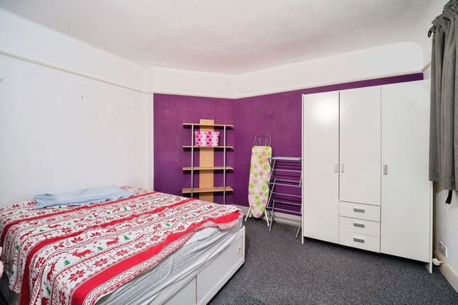 34, Carlton Park, Manby photo 3