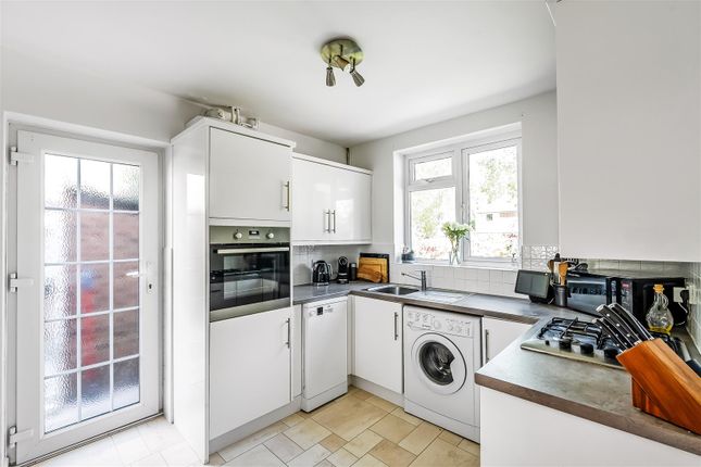 19, Cannon Way, Fetcham photo 4