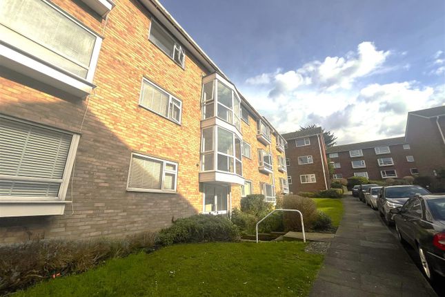 Thumbnail Flat to rent in Cliveden Close, Preston, Brighton